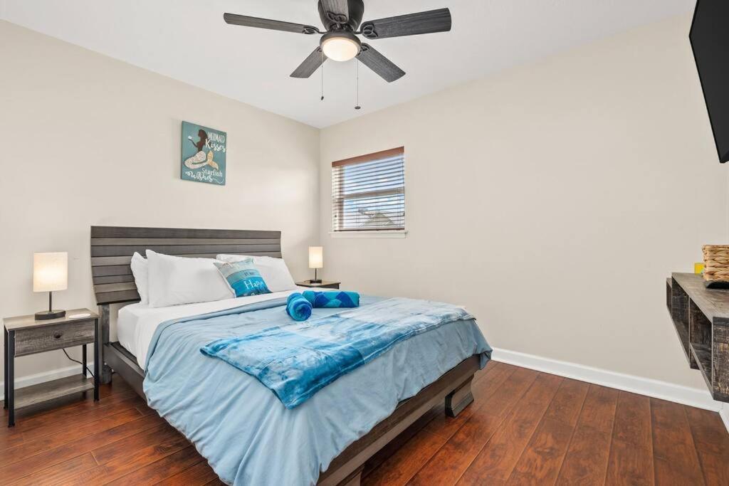 Sea Escape: Pcb Two Blocks From Beach Holiday home *
